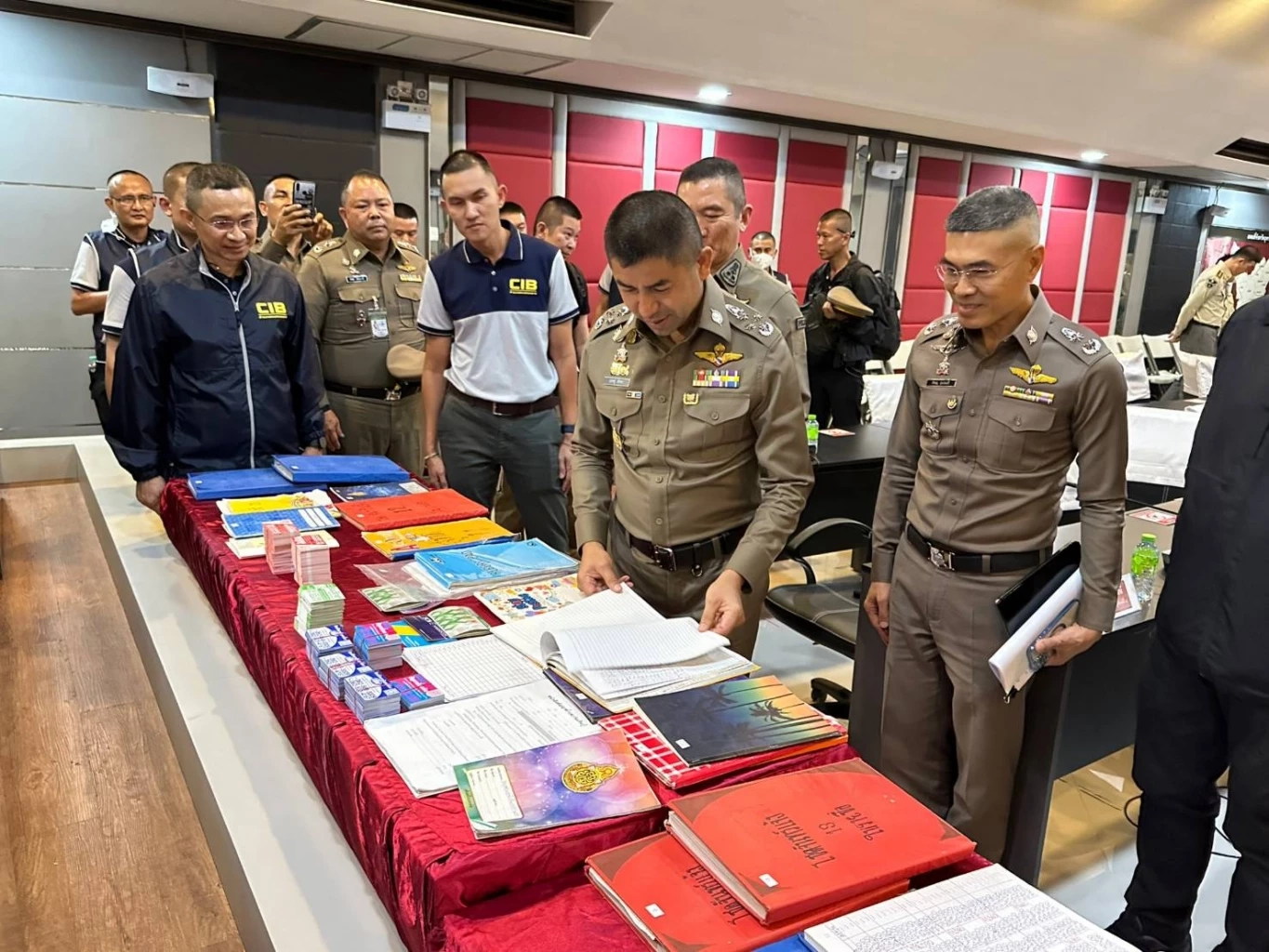 “บิ๊กโจ๊ก” แถลงบุกทลาย แก๊งบังโก้ ปล่อยเงินกู้นอกระบบ ดอกเบี้ยโหด