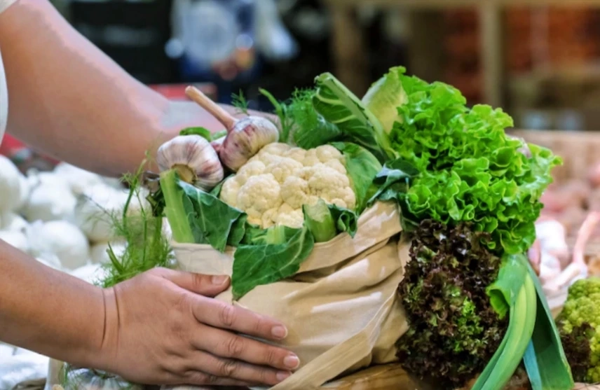 เปิด 5 วิธีลดเสี่ยงสารเคมีในผักผลไม้ อร่อยได้อย่างปลอดภัยไร้สารพิษ