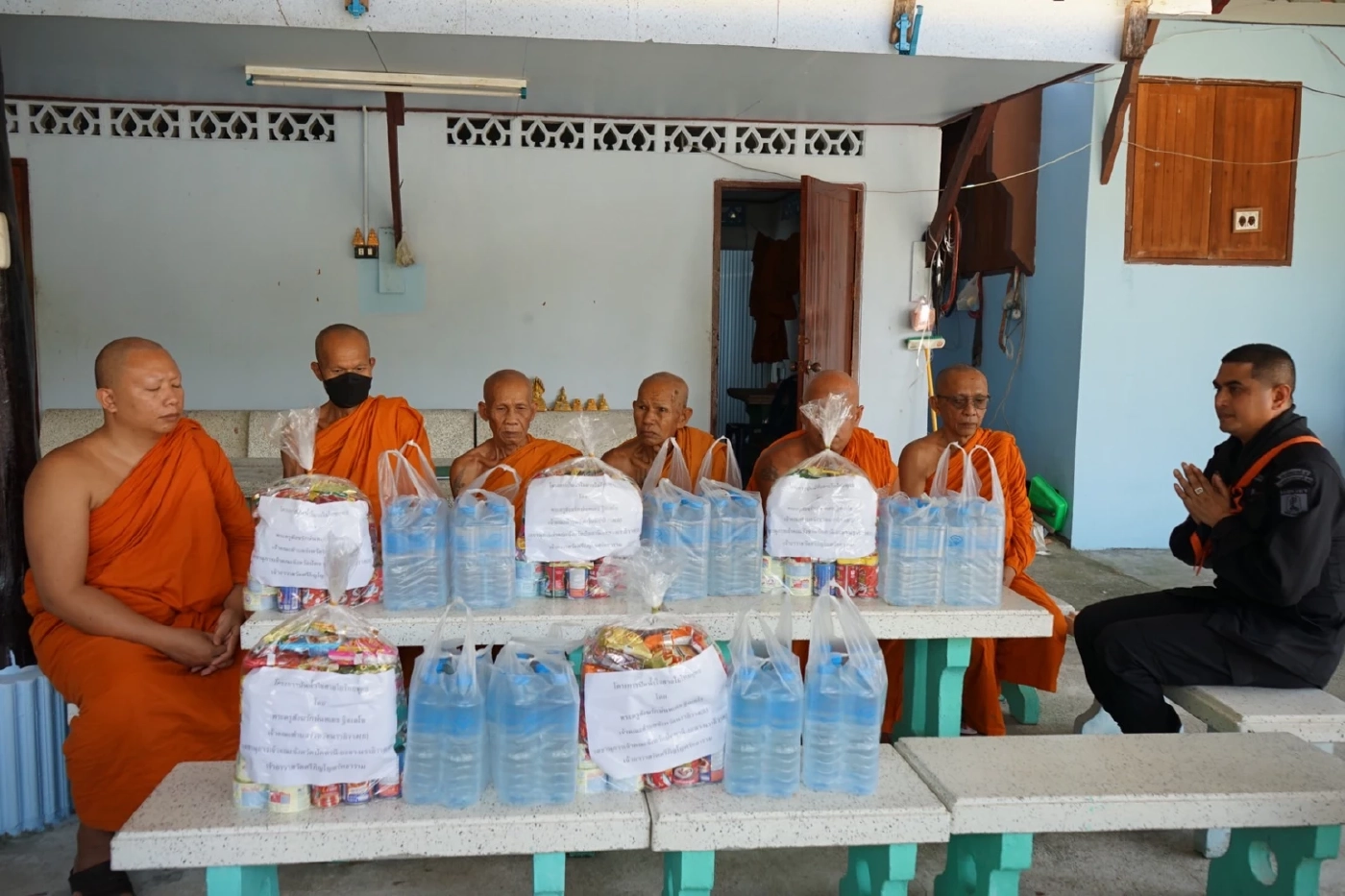 โจรใต้สุดชั่ว ลอบบึ้มทหาร - พระสงฆ์ รือเสาะ ขณะออกบิณฑบาต เจ็บรวม 5 ราย