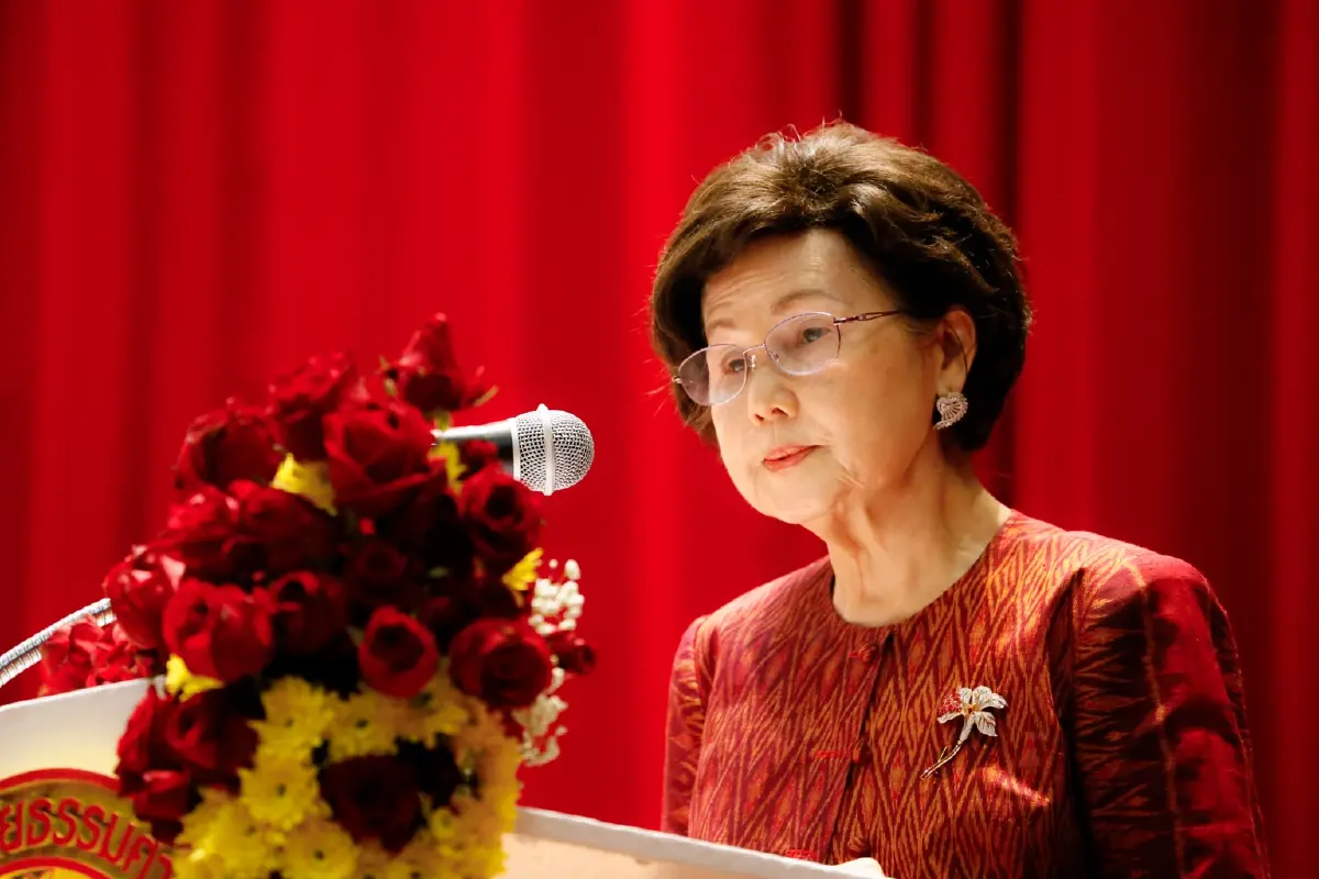 รศ.เกศินี วิฑูรชาติ อธิการบดีมหาวิทยาลัยธรรมศาสตร์
