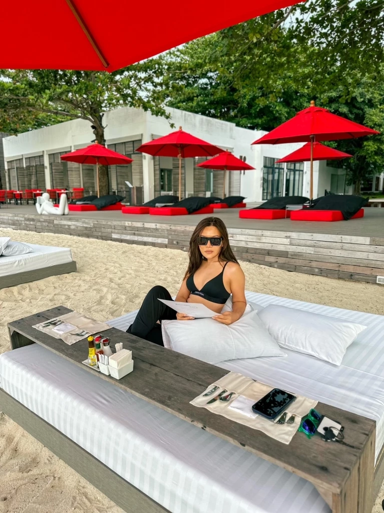 ทะเลจืดไปเลยจ้า หมอดูตัวแม่ต๊อกแต๊กA4 ควงแฟนหนุ่มสวีทสมุย