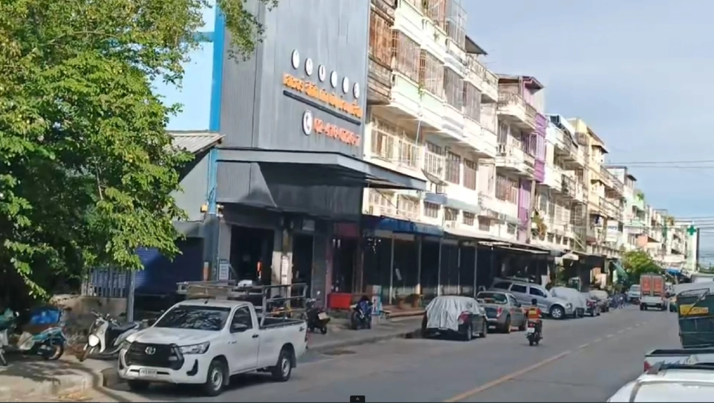 พ่อค้าร้านอีสาน ตกใจเหตุยุบตัวทางเลื่อนสนามบิน เหยื่อคนคุ้นหน้าตา