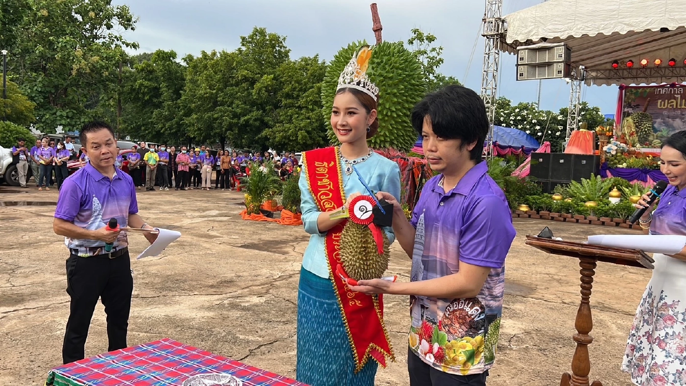 ฮือฮา! "ทุเรียนภูเขาไฟศรีสะเกษ" ปิดประมูลราคา ลูกละ 1 แสนบาท