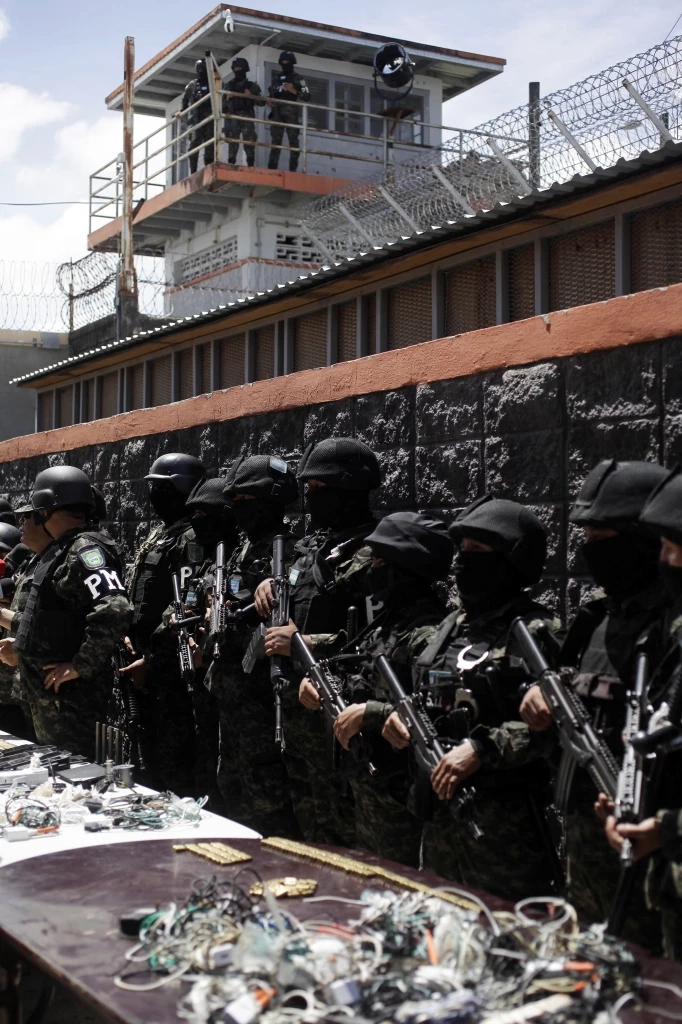 กองทัพฮอนดูรัสเข้าคุมเรือนจำทั่วประเทศเพื่อกวาดล้างแก๊งอาชญากร