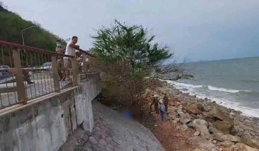 ครูหนุ่มเพิ่งบรรจุ ดับปริศนาริมทะเลเขาสามมุข กลางศีรษะมีบาดแผลถูกยิง