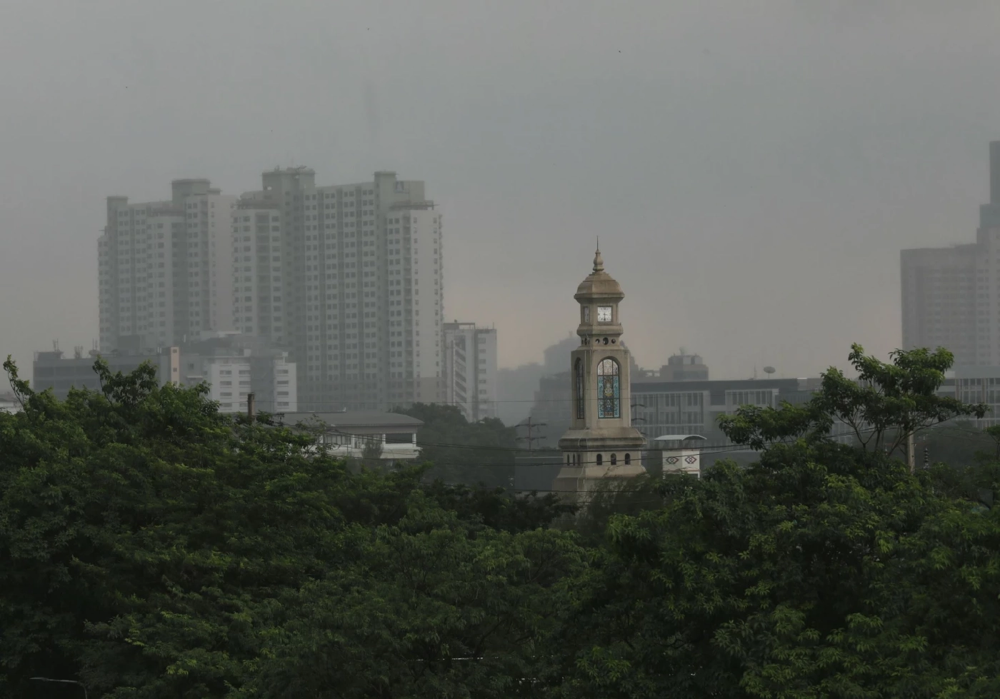 กรมอุตุฯแจ้ง"ฝนตกหนักถึงหนักมาก" เตือน 4 ภาค ระวังท่วมฉับพลัน กทม.ฝน 60%