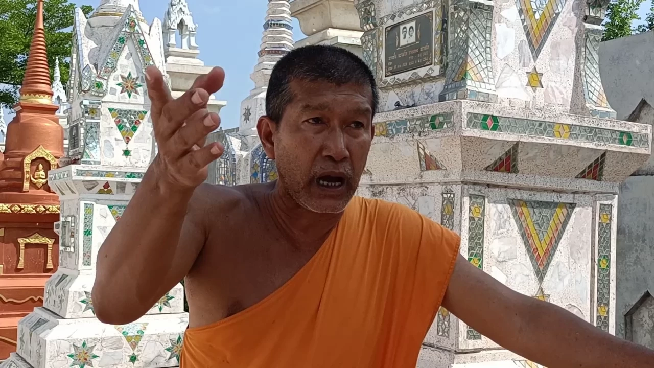 พระธนา ผู้ช่วยเจ้าอาวาสวัดคลองเจ้า