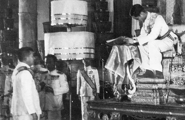 วันที่ 9 พฤษภาคม พ.ศ. 2489 มีการพระราชพิธีพระราชทานรัฐธรรมนูญ โดยนายปรีดี พนมยงค์ นายกรัฐมนตรี นำรัฐธรรมนูญแห่งราชอาณาจักรไทย พุทธศักราช 2489 ขึ้นทูลเกล้าฯ ถวายสมเด็จพระเจ้าอยู่หัวอานันทมหิดล เพื่อทรงลงพระปรมาภิไธย​