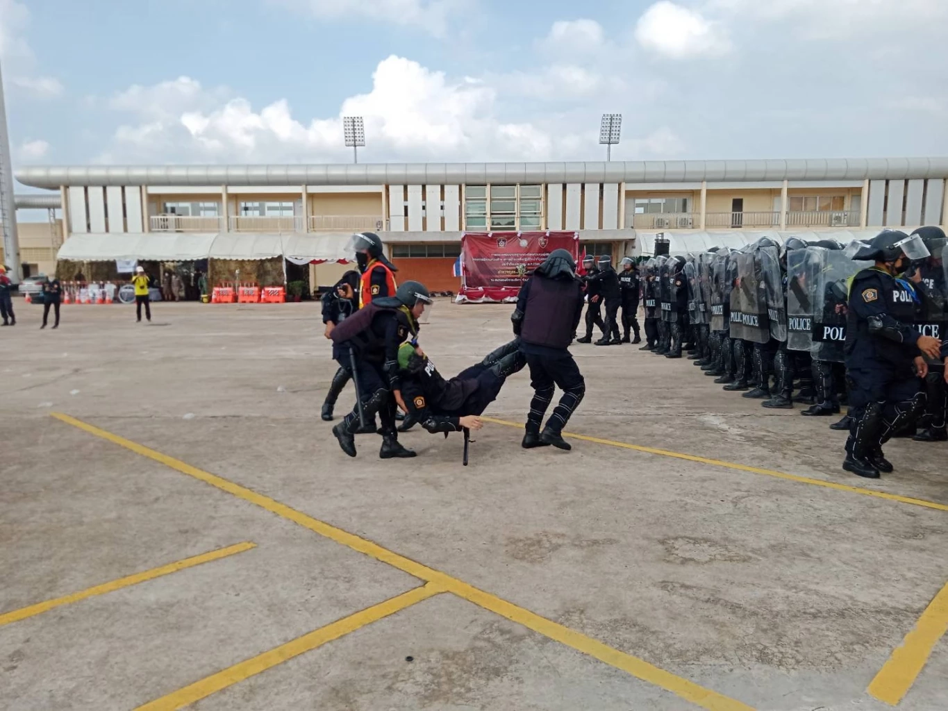 ตำรวจสระแก้ว ฝึกทบทวนควบคุมฝูงชน เตรียมป้องกันม็อบ