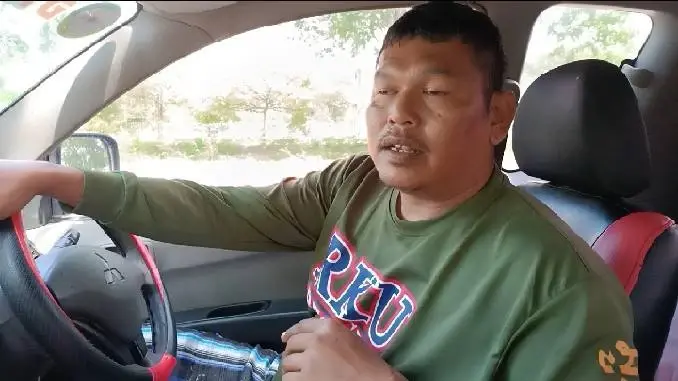  นายสุชิน ขำถวิล อาสาสมัครหน่วยกู้ภัยมูลนิธิร่วมกตัญญู จุดระเบาะไผ่