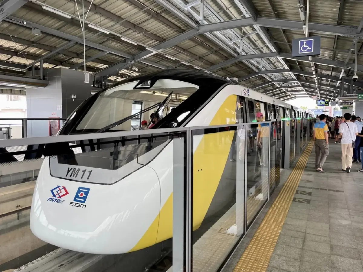 ยอดใช้ รถไฟฟ้าสายสีเหลือง พุ่ง 2 เท่า หลังขยายเวลา และ เส้นทางอำนวยความสะดวก