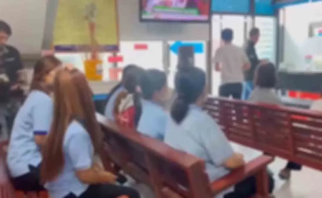พนักงาน 6 ชีวิต บนรถบัสแหกด่าน เผยคลิปนาทีหลบกระสุน โวย ตร. ทำเกินกว่าเหตุ
