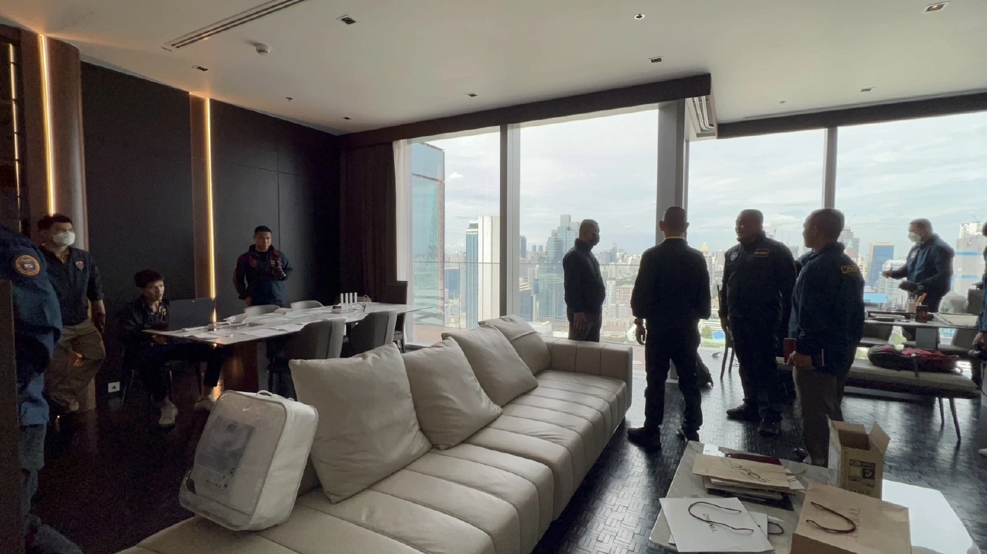 ตร.สอท. ค้นคอนโด-บ้านหรู เครือข่ายจีนแสบหลอกตุ๋นข้ามชาติ เสียหายหมื่นล้าน