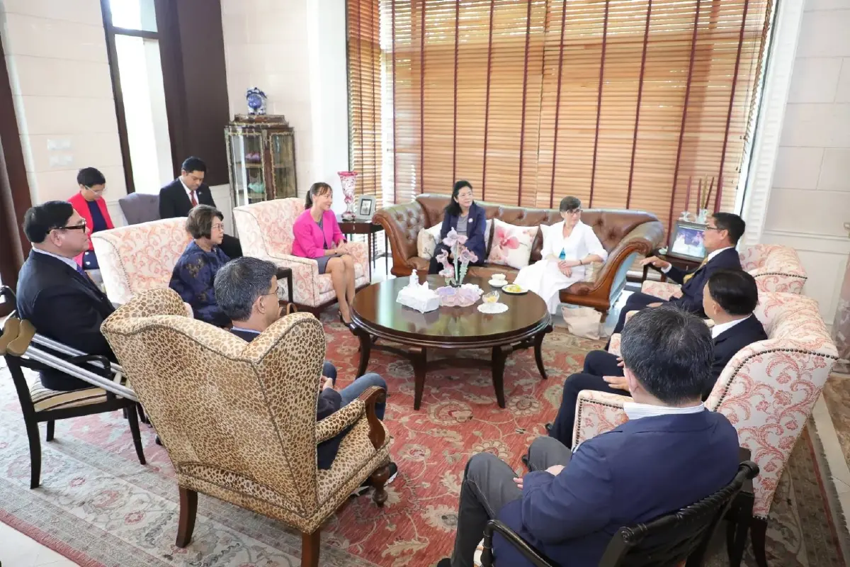 "สุดารัตน์" แจง ทูตออสเตรเลีย ระบุ 8 พรรคจับมือแน่น หนุน "พิธา" เป็นนายกฯ