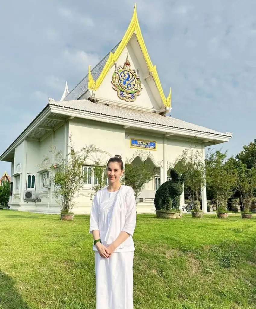 โบว์ เบญจวรรณ นุ่งขาว ปฏิบัติธรรม แฟน ๆ ร่วมอนุโมทนา