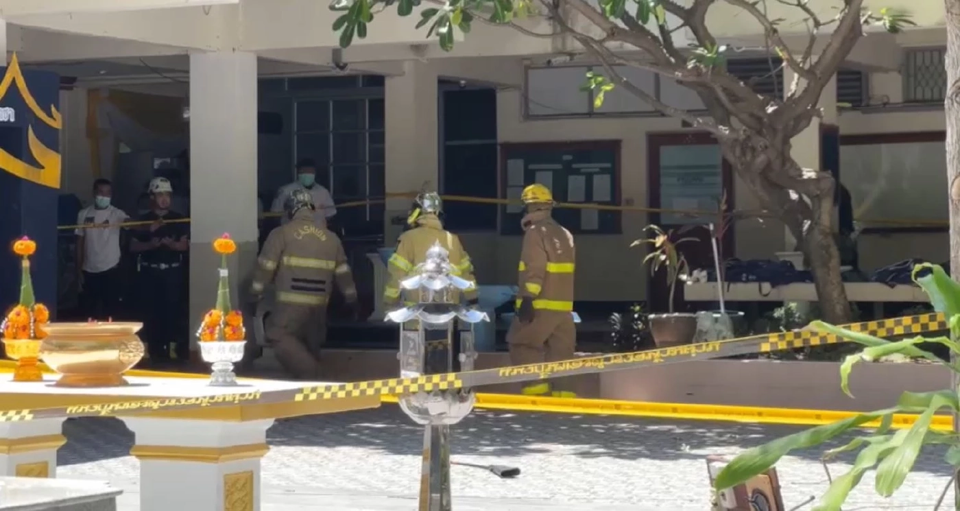 จนท.มูลนิธิฯ คาดถังดับเพลิงมีแรงดันเกิดระเบิด รอพฐ.พิสูจน์อีกครั้ง