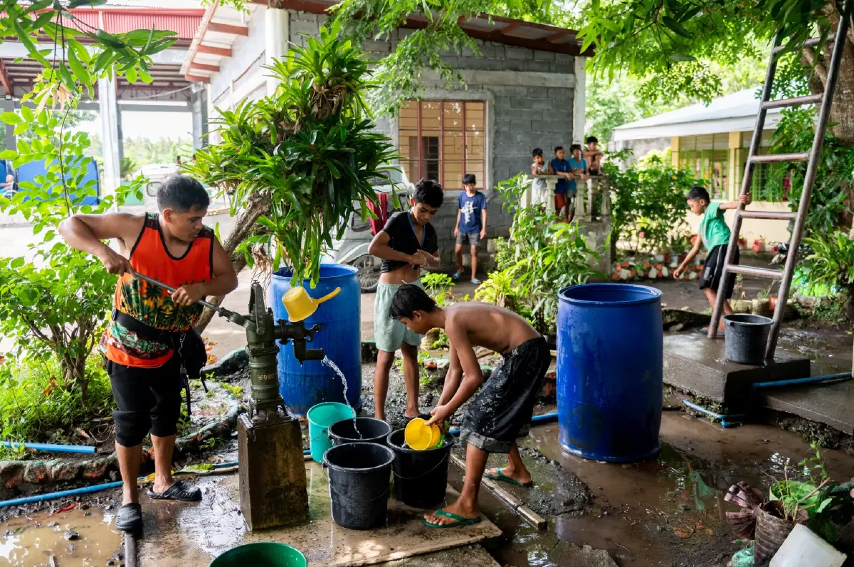 ฟิลิปปินส์อพยพเกือบ 20,000 'ภูเขาไฟมายอน' ปะทุ