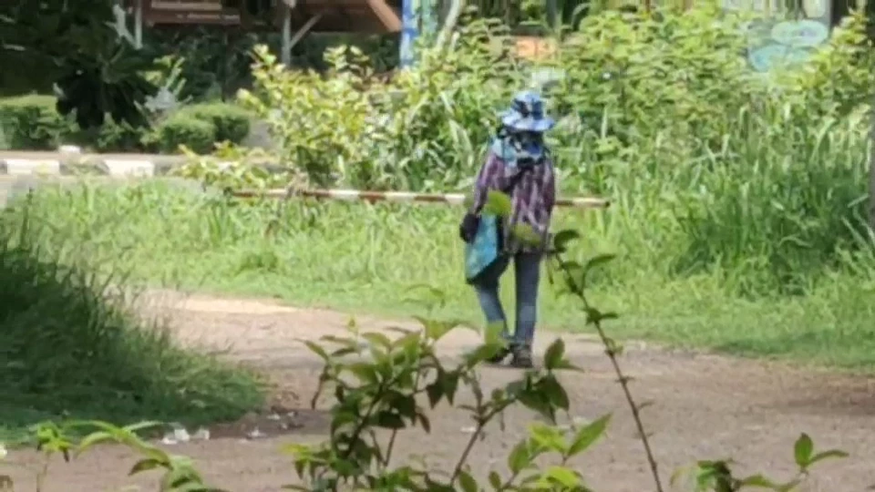 พ่อค้าเร่ขายลอตเตอรี่ ต้องจ่ายส่วย เพื่อแลกการไม่ถูกจับกุม