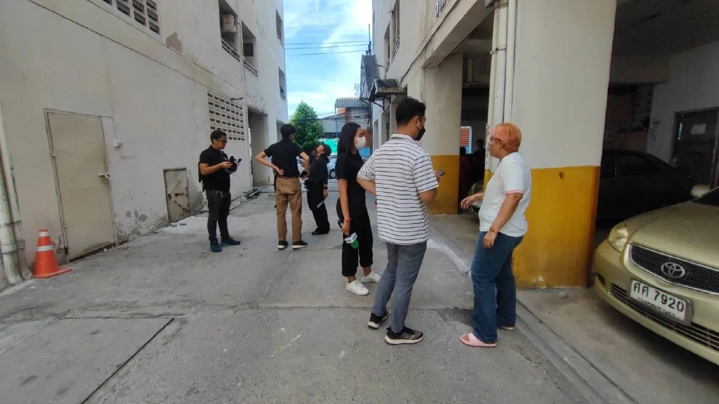 ผวาทั้งคอนโด "เจ๊หงส์ พิตบูล" คัมแบ็ก! คลั่งเอาหินทุบหัวแม่ อาการสาหัส