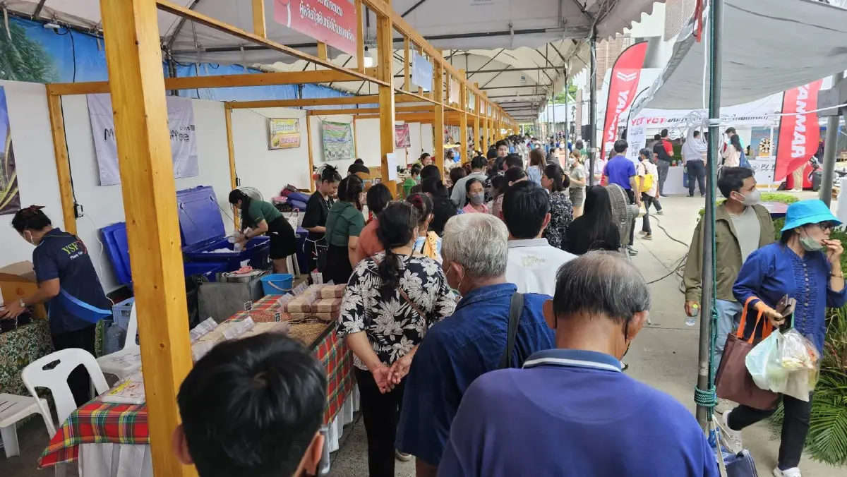 "กรมการข้าว" ปิดงานถ่ายทอดเทคโนโลยี ลดต้นทุนปลูกข้าว บรรยากาศสุดคึกคัก