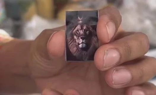 ชายฉกรรจ์ 4 คน อ้างเป็น ตร. มาขอเก็บส่วยสติ๊กเกอร์ร้านขายกล้วยทอด เดือนละ 3.5 พัน