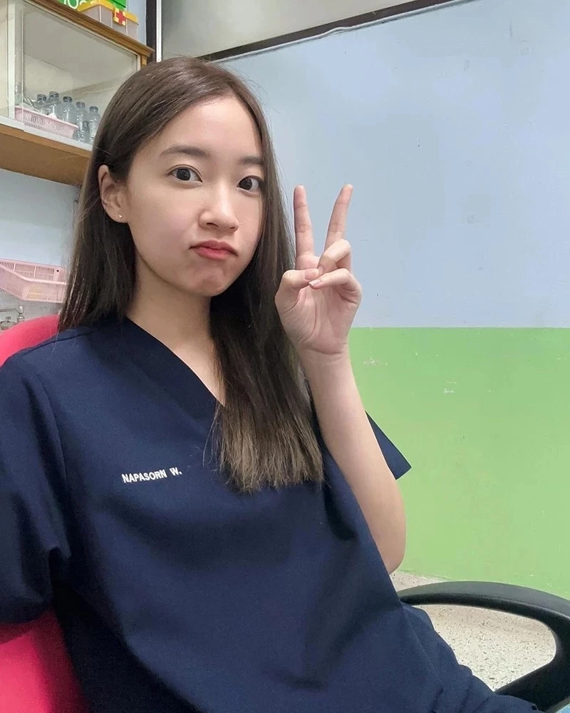 รู้จักสาวสวย ปุยเมฆ นภสร คุณหมอเกียรตินิยม เจ้าของโพสต์ดัง ลาออกราชการ 