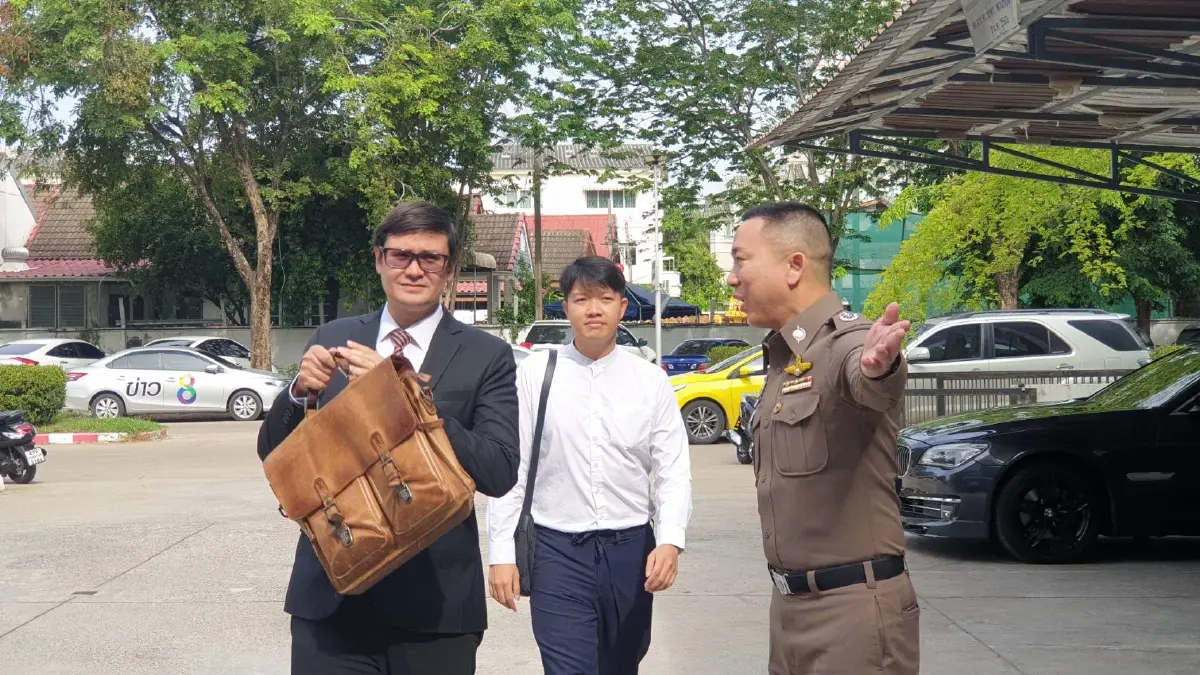 "รังสิมันต์" หอบหลักฐานมอบ จตช.คดีตำรวจถูกแทรกแซงถอนหมายจับ สว.