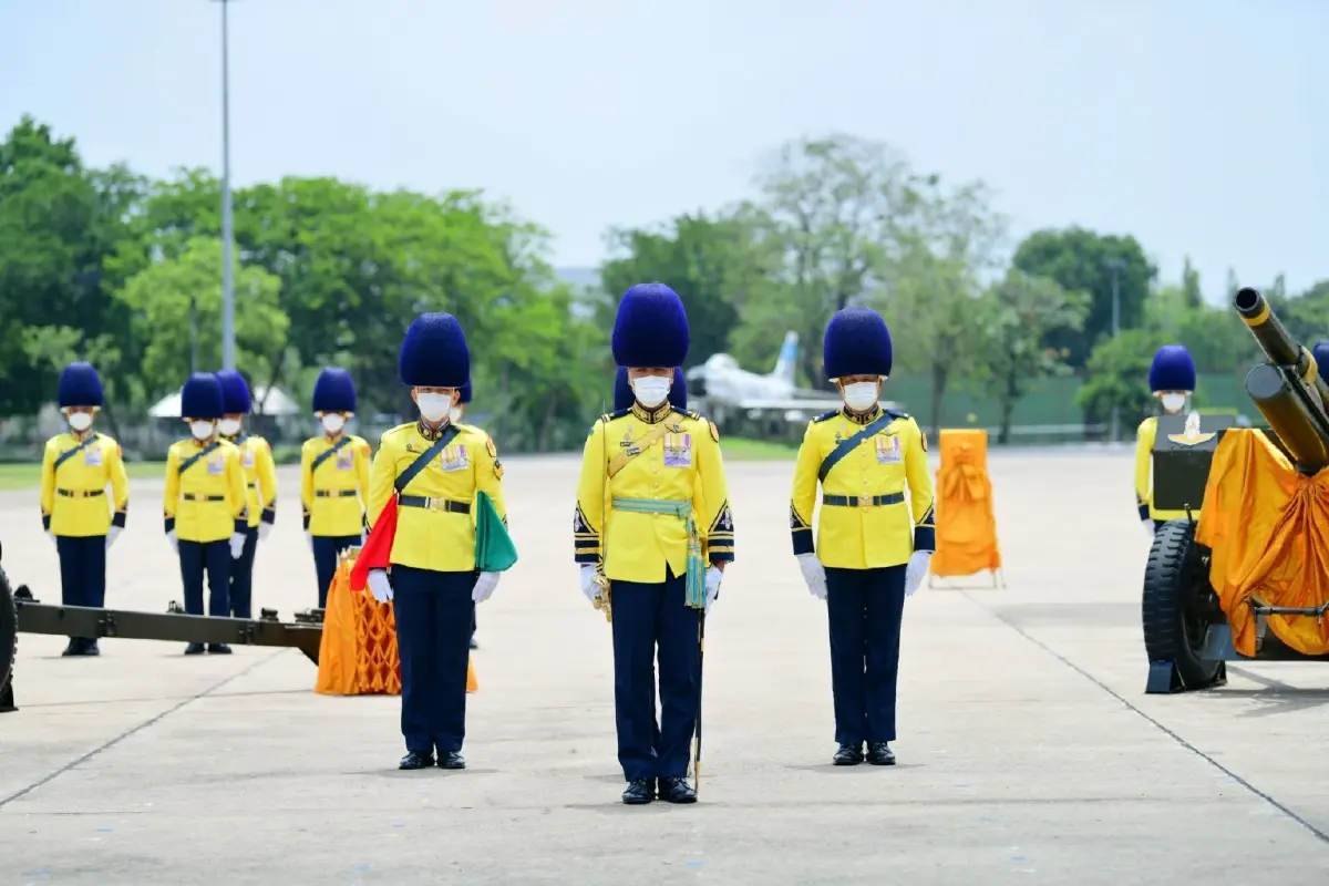 3 เหล่าทัพ ยิงสลุตหลวง 21 นัด เฉลิมพระเกียรติ สมเด็จพระนางเจ้าฯ พระบรมราชินี