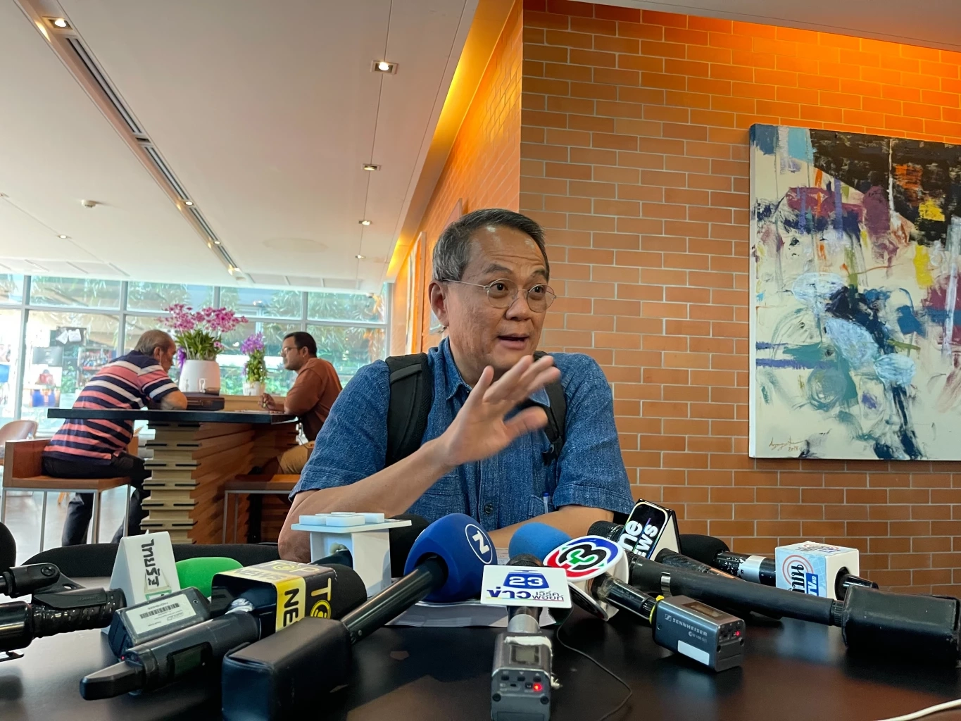 ปูดหนัก "เพื่อไทย" อาจฉีก MOU จับขั้วรัฐบาลเก่า พา "ทักษิณ" กลับบ้าน