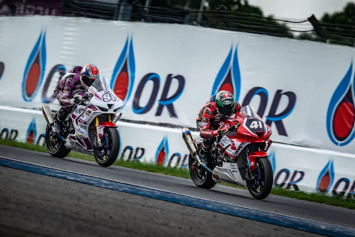 "นครินทร์-นทีธาร-มุกข์ลดา" เฉือนโค้งสุดท้ายคว้าชัยสนาม 2 "OR BRIC Superbike"