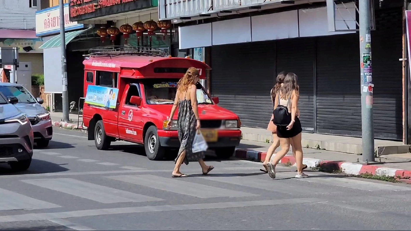 เร่งตามตัวคนขับรถแดงเชียงใหม่ โทษถึงขับพ้นสหกรณ์ ปล่อย นทท.สาวจีน ถ่ายหวิว