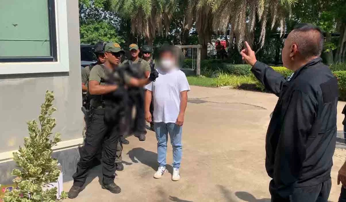 ค้นบ้าน สจ.กร่าง ตะลึง! พบปืนสั้น-ยาว 15 กระบอก นอภ.เตรียมเพิกถอนใบ ป.4