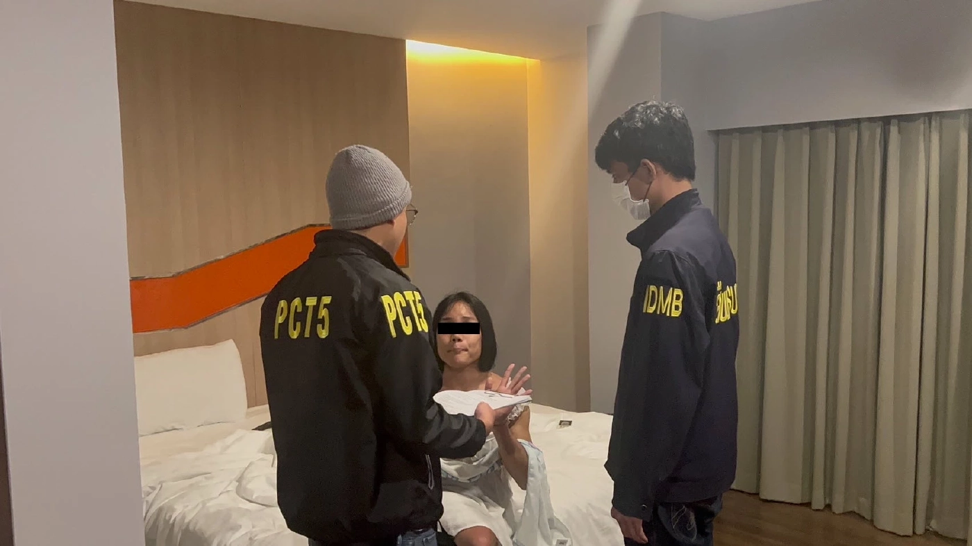 รวบ “แพรรี่ ดาวยั่วไลฟ์สด” แชทหว่านเสน่ห์ หลอกขอรูปของลับหนุ่ม ขู่ไถเงิน