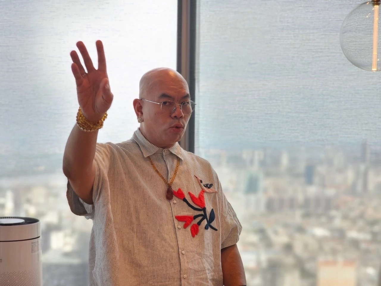 ซินแสเป็นหนึ่ง ยกนิ้ว ฮวงจุ้ยคอนโด สาวแซ่บคนนี้สุดปัง 