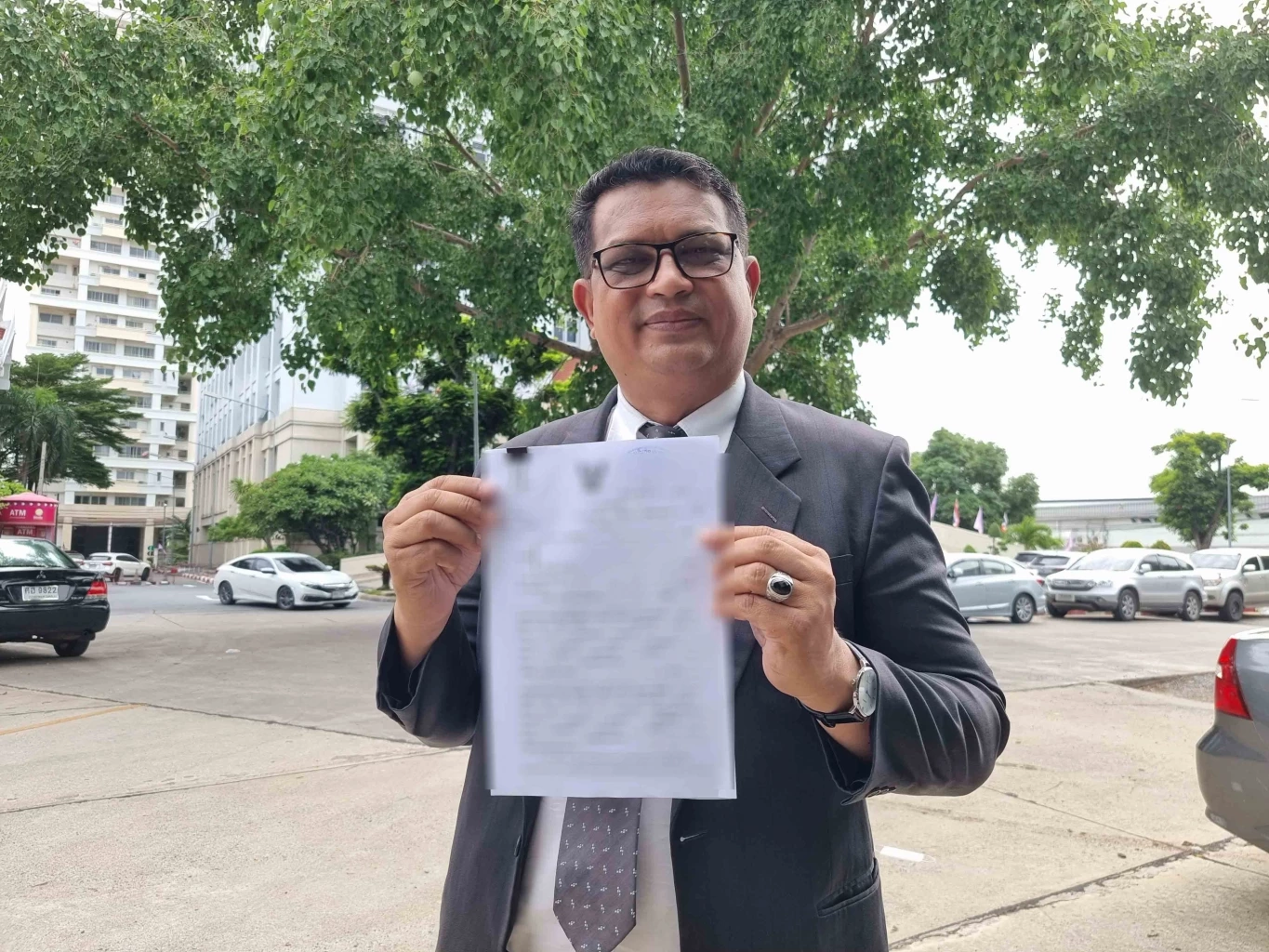 ทนายกฤษณะ พาผู้เสียหายยื่นฟ้องแอนนา เบี้ยวส่งทองคำ มูลค่า 6.3 แสน