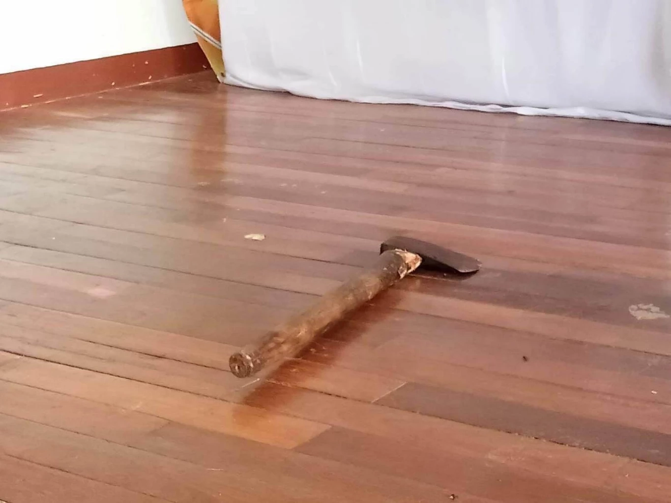 อาวุธขวานที่ใช้ก่อเหตุ