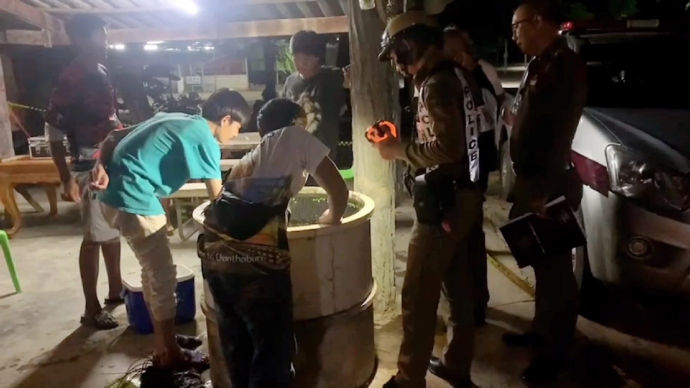 สจ.คนดัง เพชรบูรณ์ สุดกร่าง เมาแอ๋บุกยิงถล่มป้อมตำรวจ ต่อหน้าชาวบ้าน