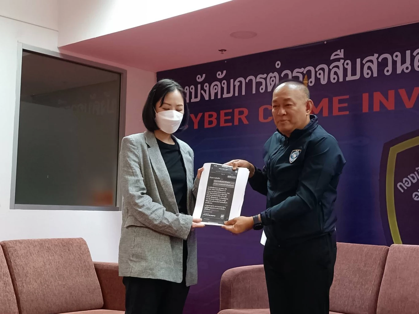 “วีวี่ ผีหน้าสวย" ให้ปากคำ ตร.ถูกหลอกรีวิวสินค้า สูญกว่า 5 แสนบาท