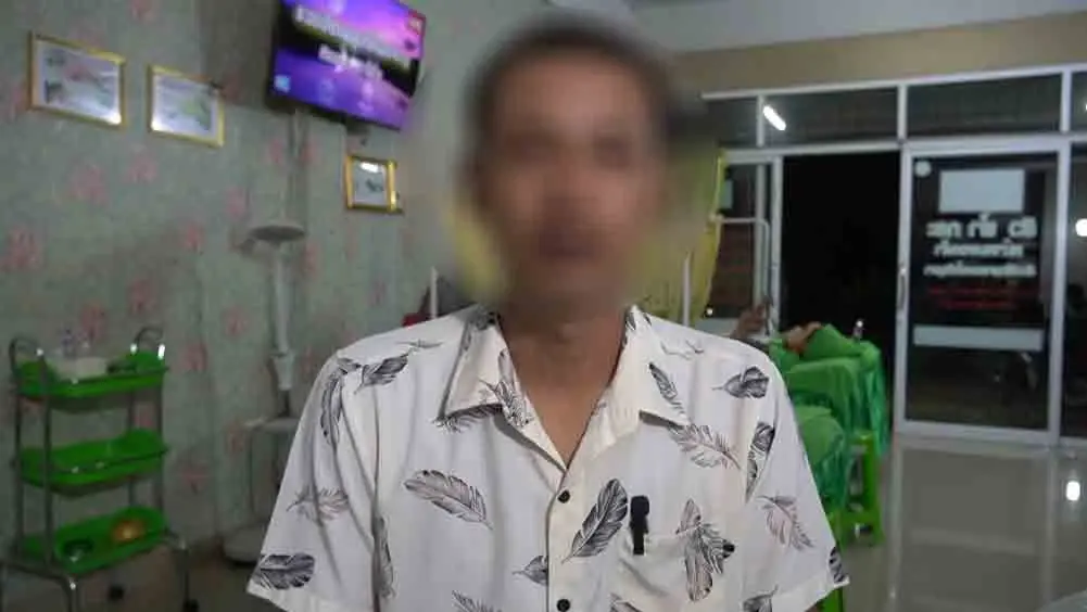 สั่งย้ายแล้ว ครูสาวสุดโหด ทุบหลังอนุบาล 3 โมโหทำรถเป็นรอย