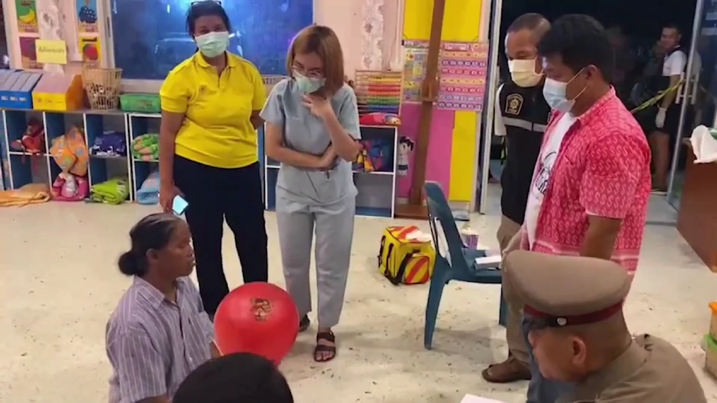 สามีสุดโหด! อีโต้ฟันหัวครูสาวดับในศูนย์พัฒนาเด็ก แล้วพยายามผูกคอหนีผิด