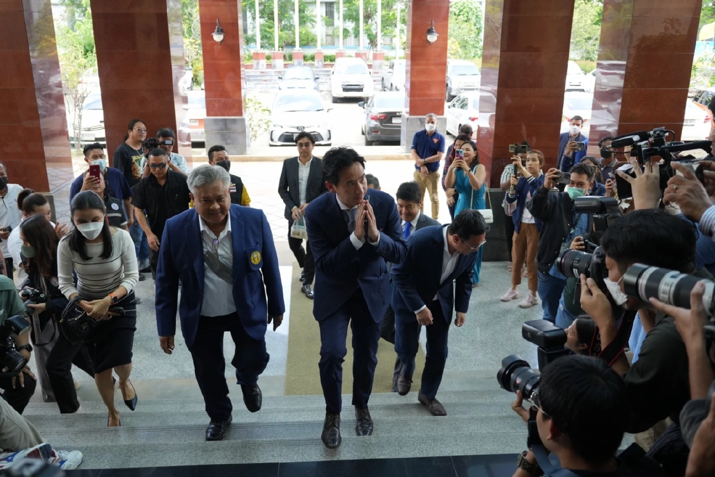 "กกต." เผย คดี "พิธา" ถือหุ้นสื่ออยู่ในชั้นพิจารณารับคำร้อง ยันทำหน้าที่ตามฎหมาย