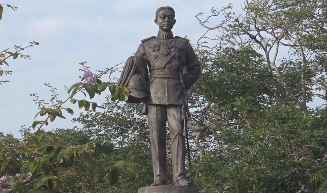 โจรขโมย "กระบี่" พระอนุสาวรีย์ กรมหลวงลพบุรีราเมศวร์ บนเขาน้อย