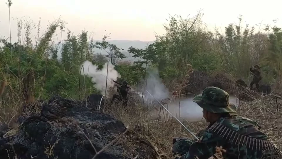 เผยภาพสุดสลด กะเหรี่ยง สู้รบ ทหารเมียนมา ผู้ลี้ภัยสงครามหนีเข้าไทยไม่หยุด