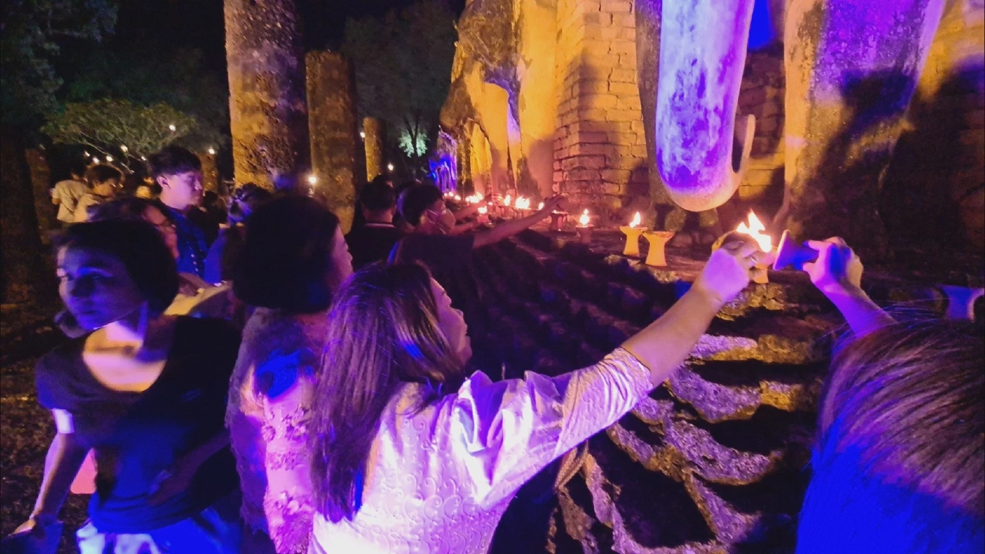 พุทธศาสนิกชนทั่วไทย ร่วมทำบุญตักบาตรเนื่องใน "วันวิสาขบูชา"