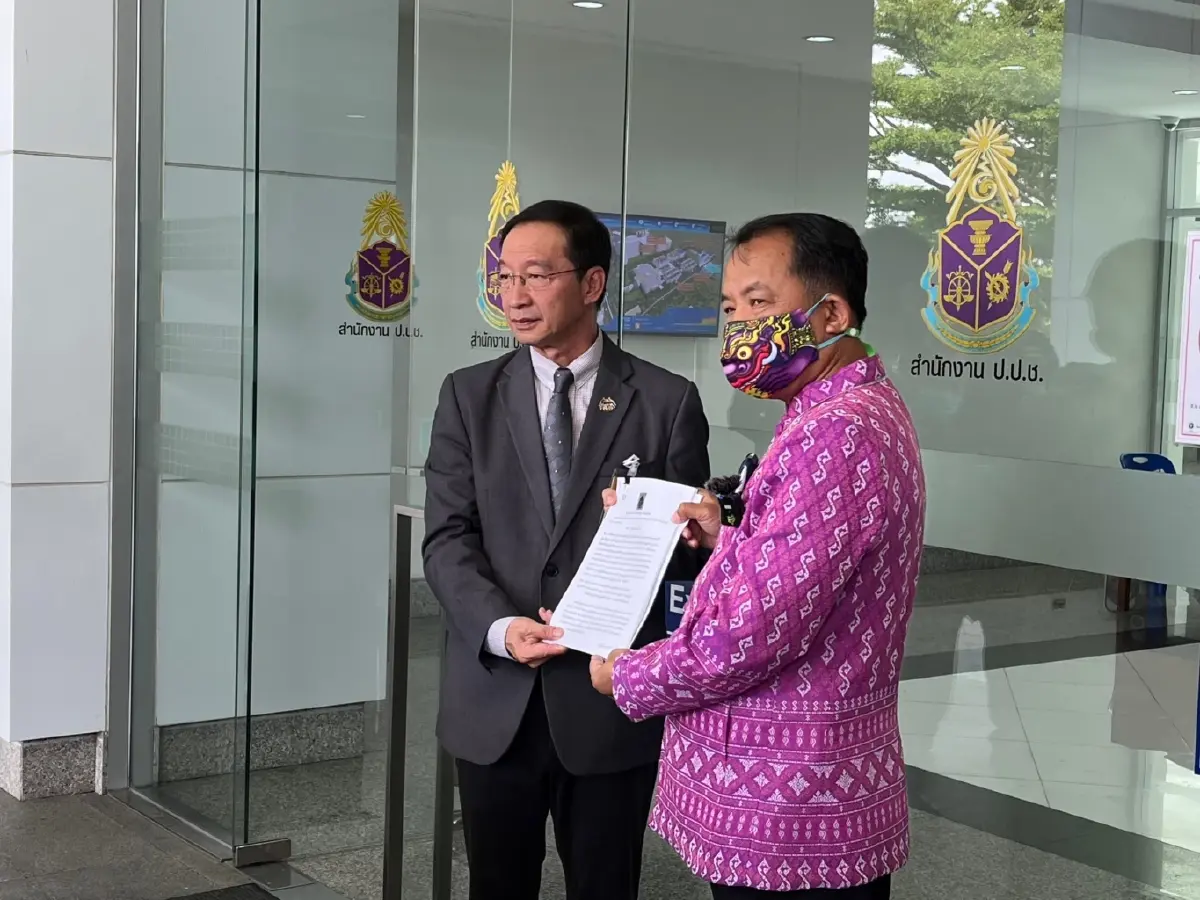 ศรีสุวรรณ" ร้องเอาผิด "สมศักดิ์" ฐานะเป็นผู้ก่อการเสนอคณะรัฐมนตรี 