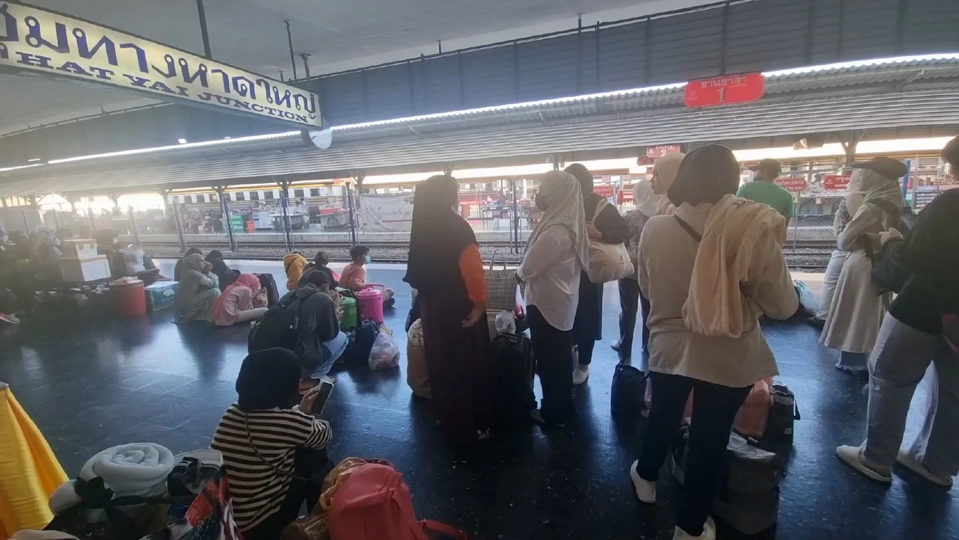 ชุมทางหาดใหญ่แทบแตก ไทยมุสลิม 3 จังหวัดชายแดนใต้ แห่กลับฉลอง"ฮารีรายอ"