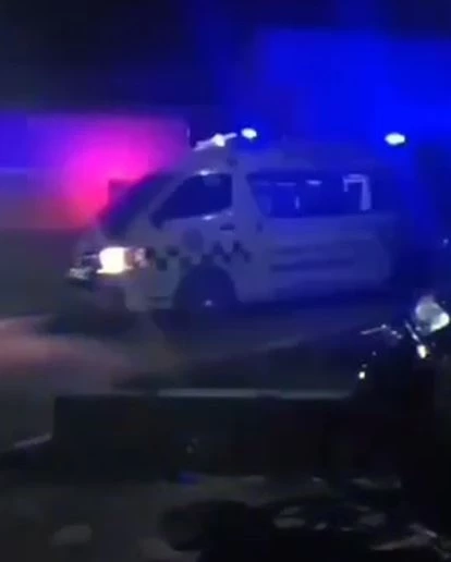 ตีกันยับ! วัยรุ่นสาวเต้นชนกัน หน้าเวทีกันตรึม คว้าก้อนหินทุบอริหัวแตก