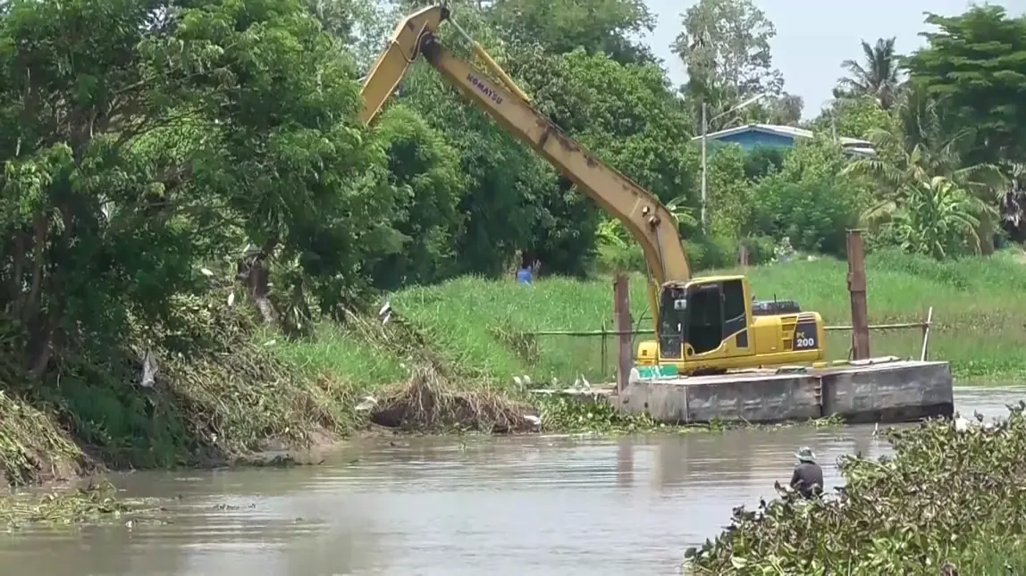 ชาวบ้านอ่างทองจี้สอบ "โครงการขุดลอกคลอง"  อบจ.อ่างทอง หวั่นไม่โปร่งใส