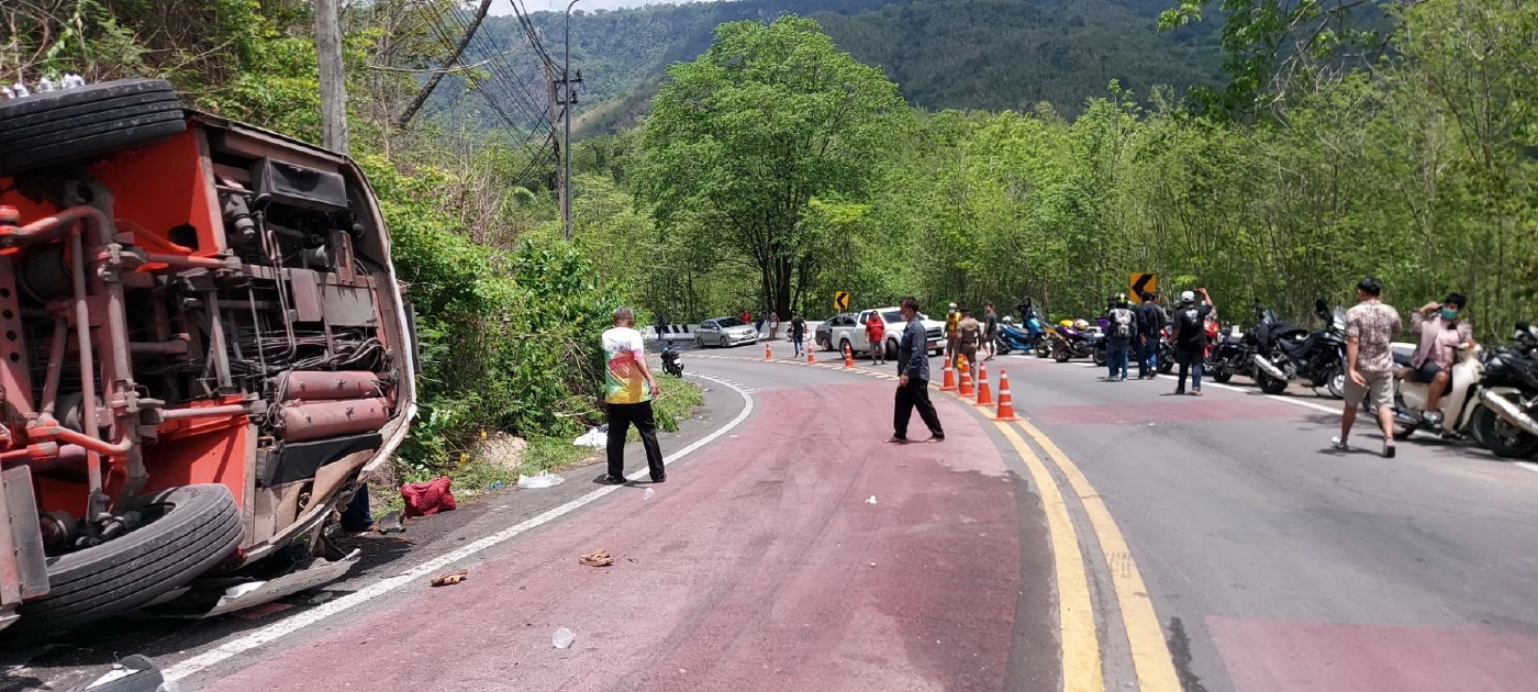 รถทัวร์นำเที่ยวจากอ่างทอง หลุดโค้งเขาตับเต่า ดับ 2 เจ็บระนาว 30 คน