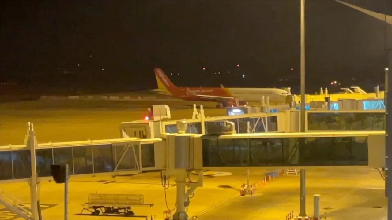 ระทึก! "นกเค้าแมว" บินชนเครื่องบิน "ไทยเวียตเจ็ทแอร์" คาสนามบินขอนแก่น